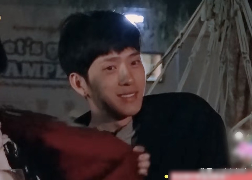 许晴对宁静的独占欲，藏在花儿与少年的这个细节里！土耳其晚宴那一场，许晴只认自己的自己人。连毛阿敏跟宁