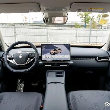 6.58万，403公里续航。