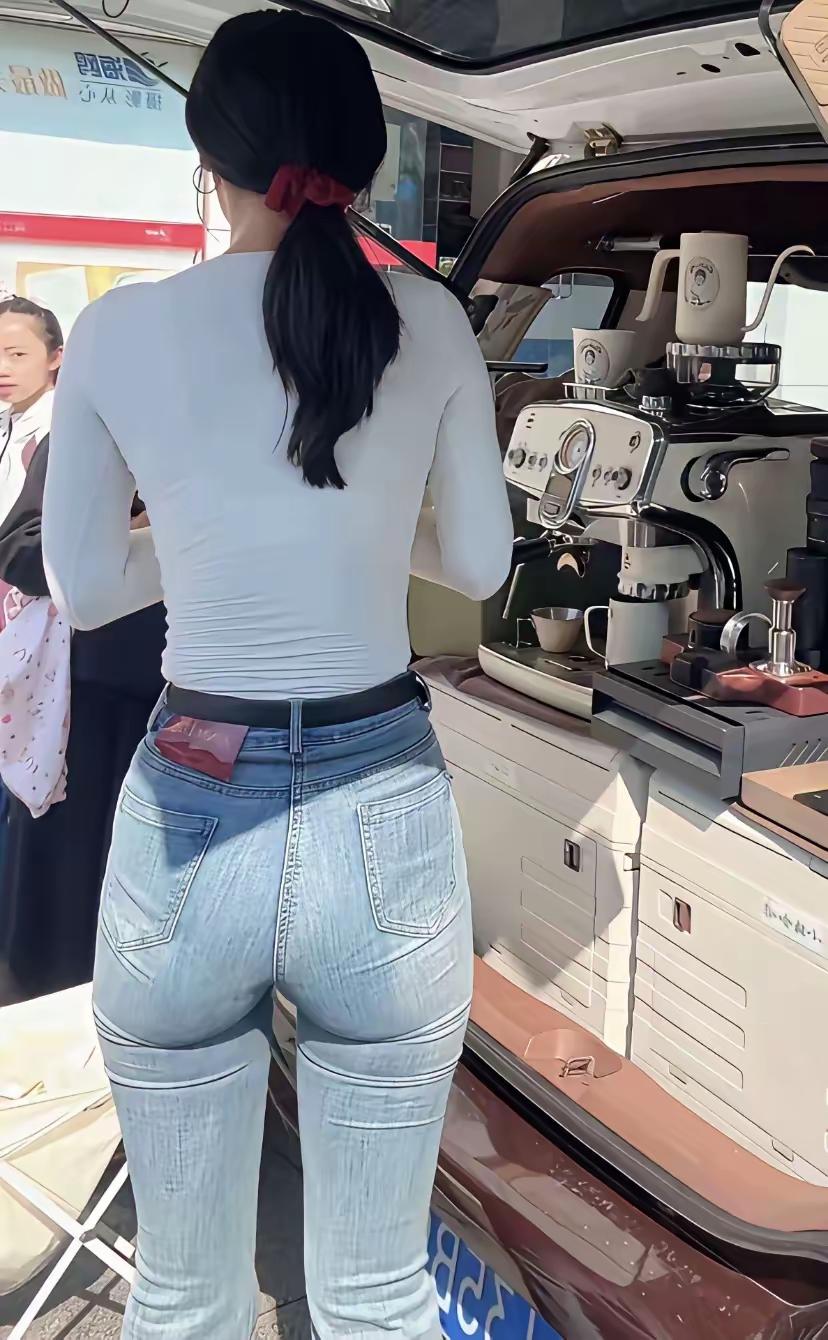 买奶茶的美女姐姐街拍穿搭高清美女高雅气质美女好身材性感女神大部分女生为