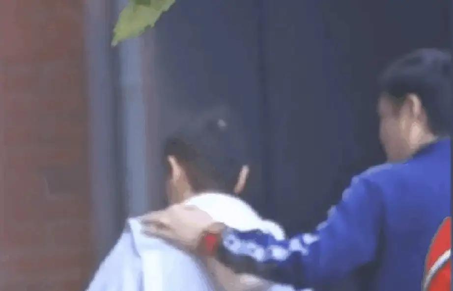 今日份在北京和教练队友一起上训的新鲜莎莎北京大满贯，今天莎莎在首钢园上训的第一