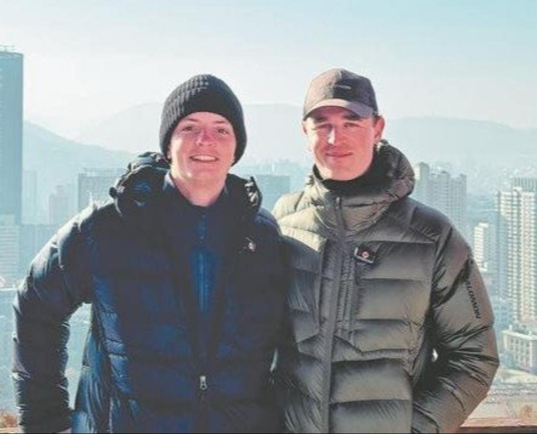 放弃年薪百万工作，徒步500天穿越15国到上海！穿坏7双鞋，中国大叔一碗泡面看哭