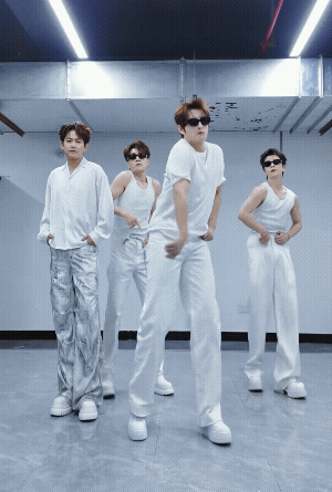 再就业男团久违的共创好搞笑他们非常过分的把腿拉到巨长[笑着哭]苏醒依然保