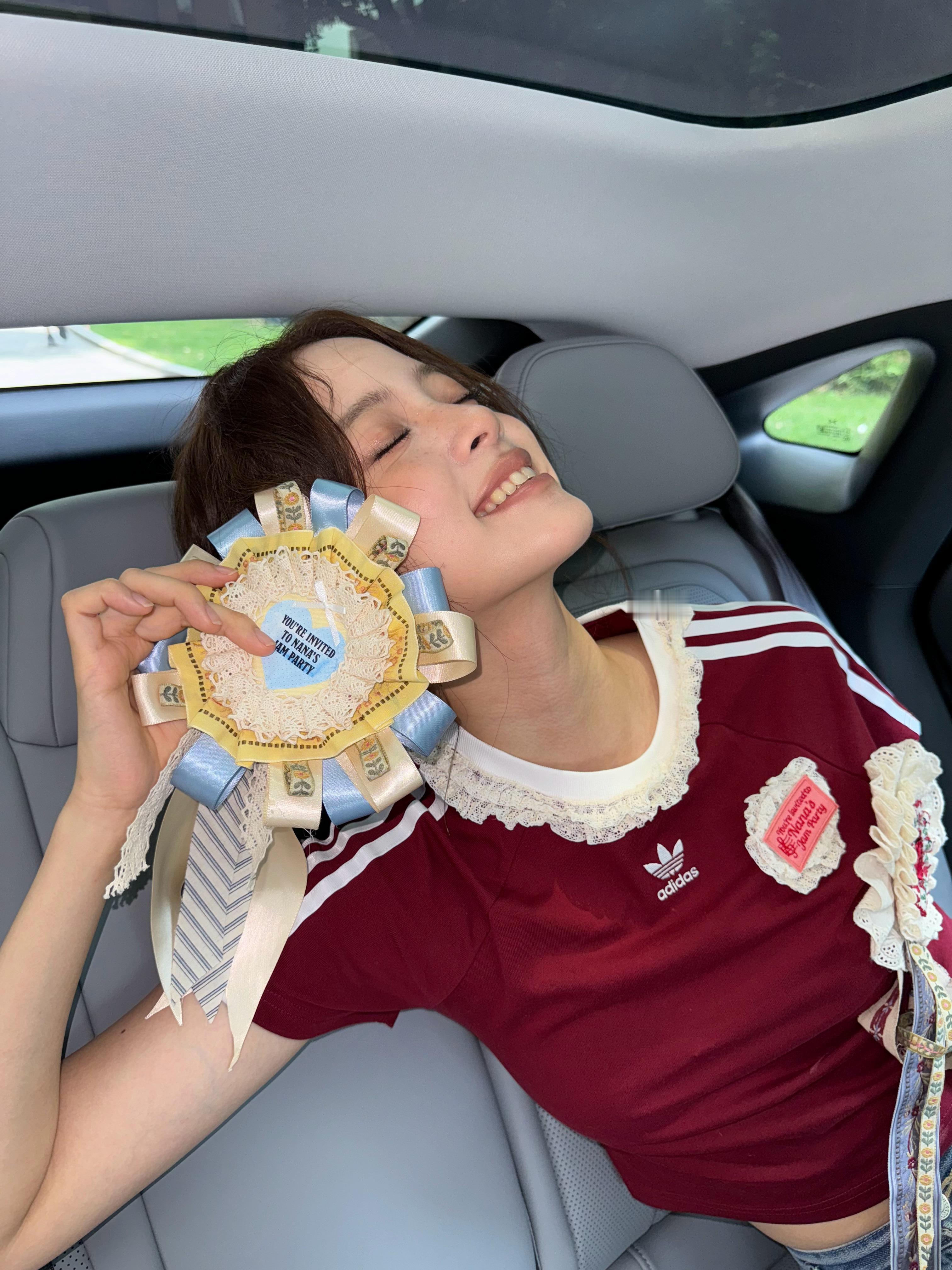 欧阳娜娜欧阳娜娜说上声生不息是里程碑在复制粘贴的时代，你是手写的诗