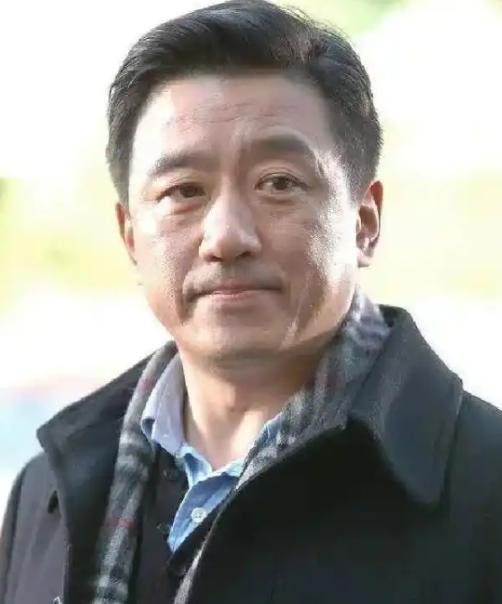 拍了70%的戏，男主角以为拿捏住了剧组，当场罢演要加钱，导演陈国军脸一沉：换人！