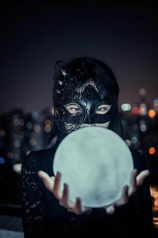 天蝎座受异性欢迎，原因可不少。他们神秘莫测，就像一本永远翻不完的书，总能勾起别人