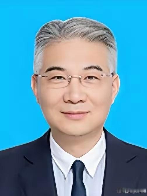 看了这个曾经的重庆市财政局长，重庆市政府原参事封毅的通报，心里十分惊叹，此人竟然