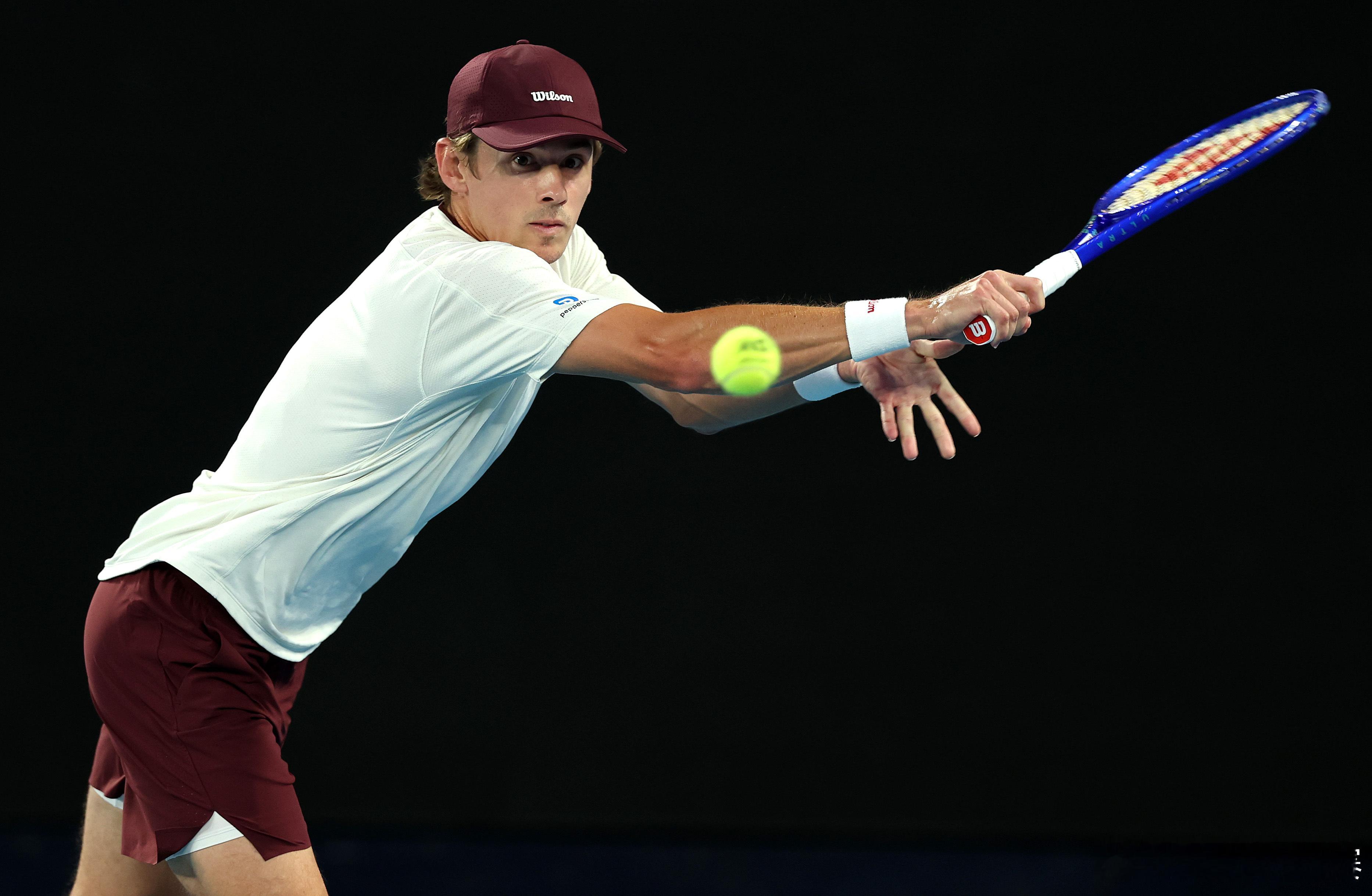 即时战况：澳网2026男单四分之一决赛，头号种子阿尔卡拉斯虽然浪费了一个发球胜盘