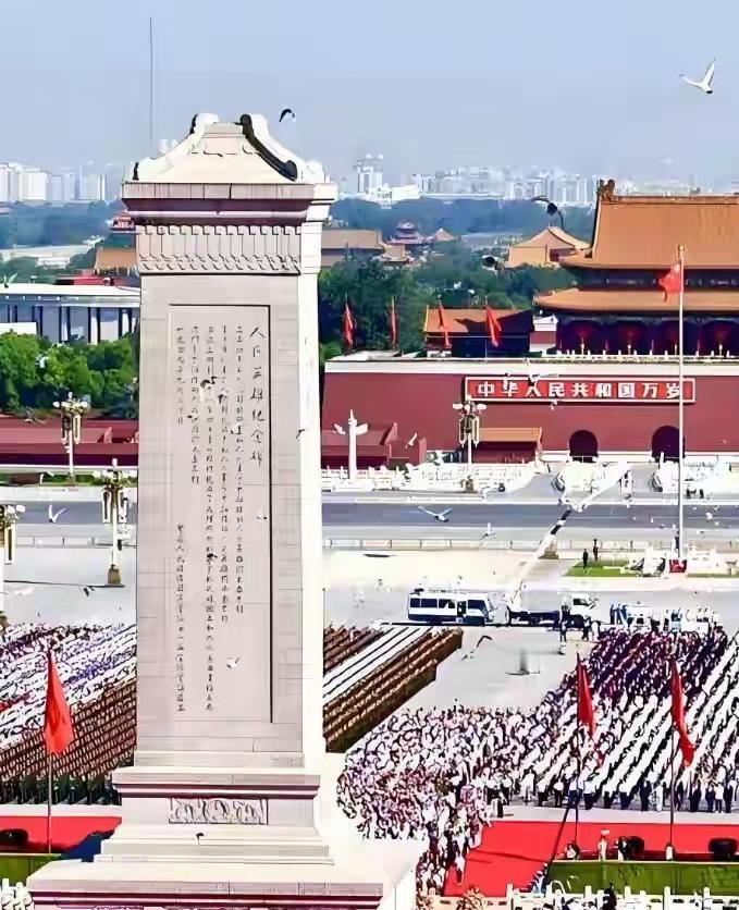 人民英雄纪念碑，不提党名，不说领导，就连最折中的“指引”二字，也在定稿时，被毛主