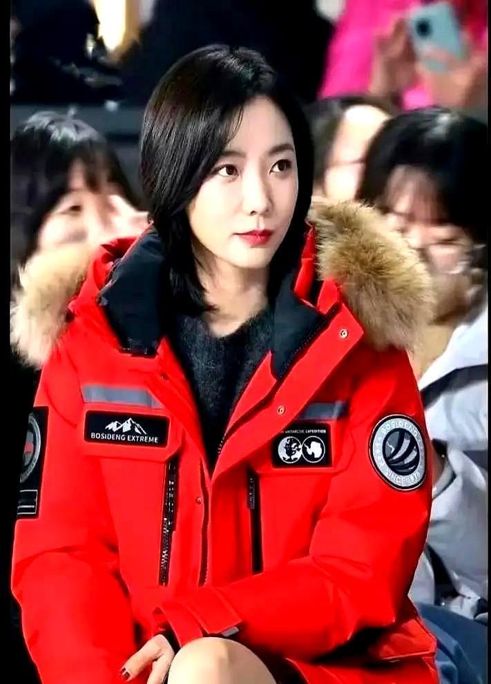 别再笑话穿肉色丝袜的了，搞不好是你out了。王珞丹前阵子走红毯就穿了，一下把