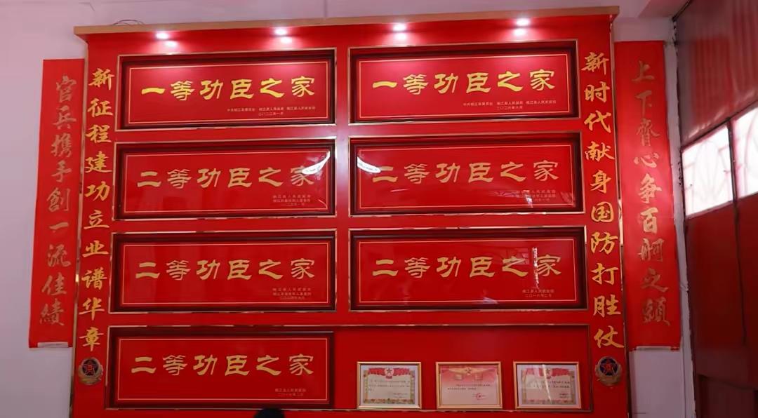 这是什么样的父母培养出这么优秀的儿子？现役军人在和平时期荣获两个一等功，五个二等