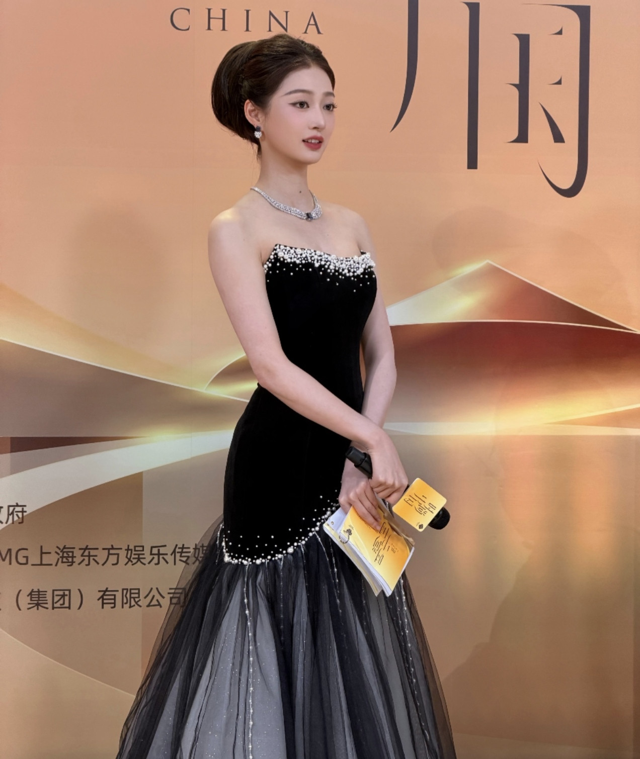  27岁冯琳澳洲官宣恋情！没有剧本炒作，为何全网清一色送祝福？你敢信？现在的公众人物公开一段恋爱，还