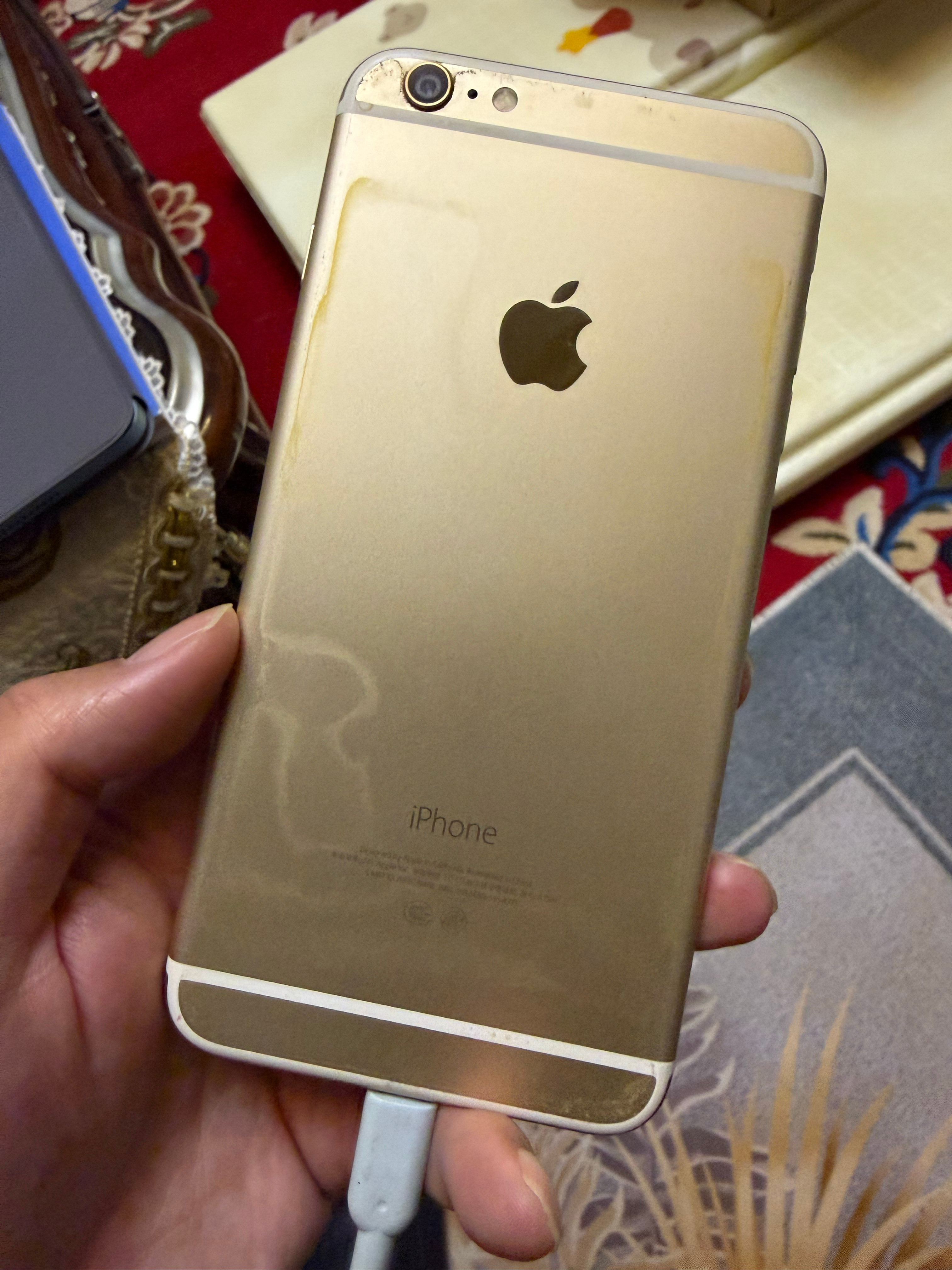 iPhone卖的最好的一款手机！还记得当时上市时候被人吐槽丑，大白带，乔布斯棺材