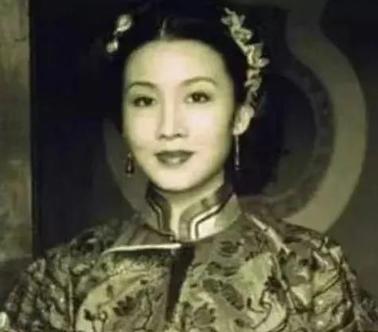 1936年，袁世凯的女儿大婚，进入洞房后，新郎兴致全无，怒骂新娘：“你个残花败柳