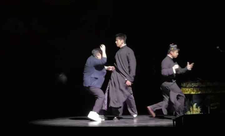 哈哈，曹鹤阳助阵张九龄王九龙北展相声专场，好多父母带儿女观看德云社演出！8月14