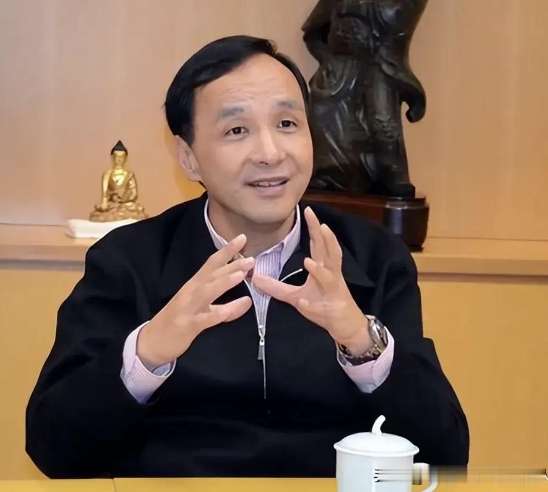 朱立伦前脚表态“支持赵少康”，后脚就把罗智强推上选战牌桌——这哪是交棒？分明是往