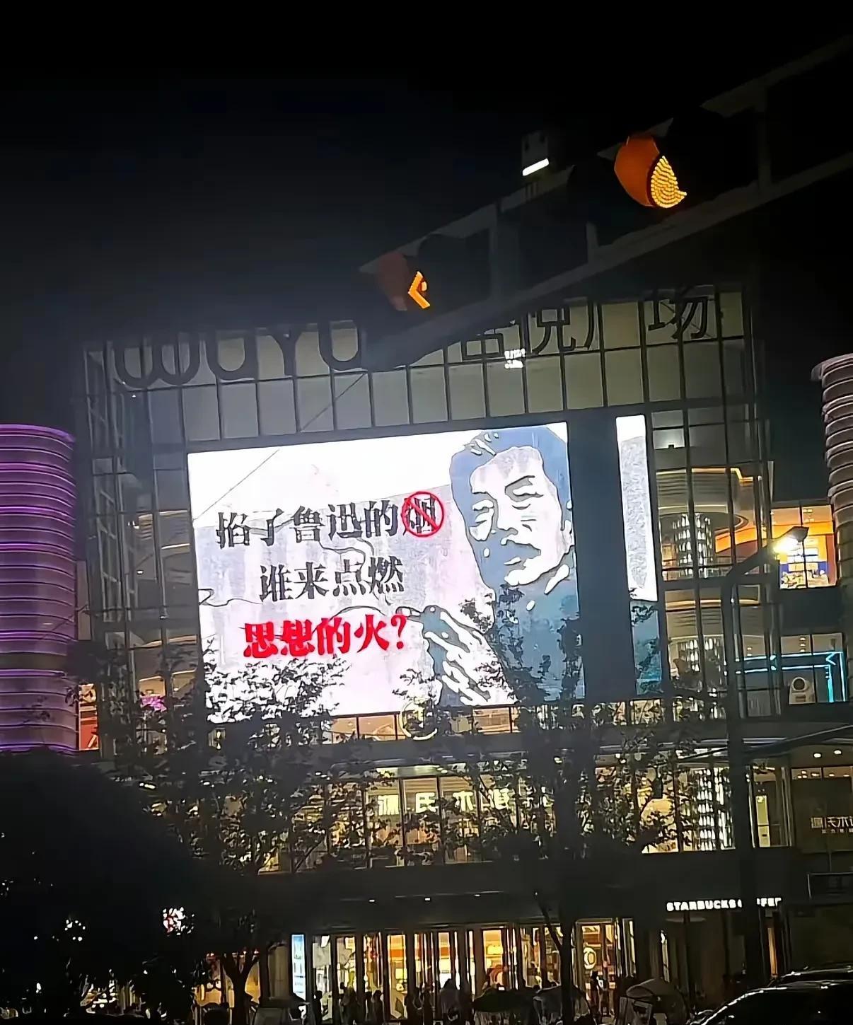 曾经有一名德国妇女愤怒的指责苏军说：你们不是自诩正义的红军吗？为啥你们干的事情