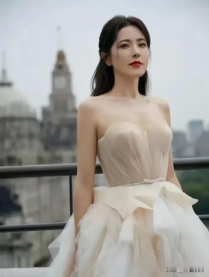 曾黎这瓜一吃，突然发现杨天真这话越来越扎心了！当年杨天真那句“娱乐圈有颜有