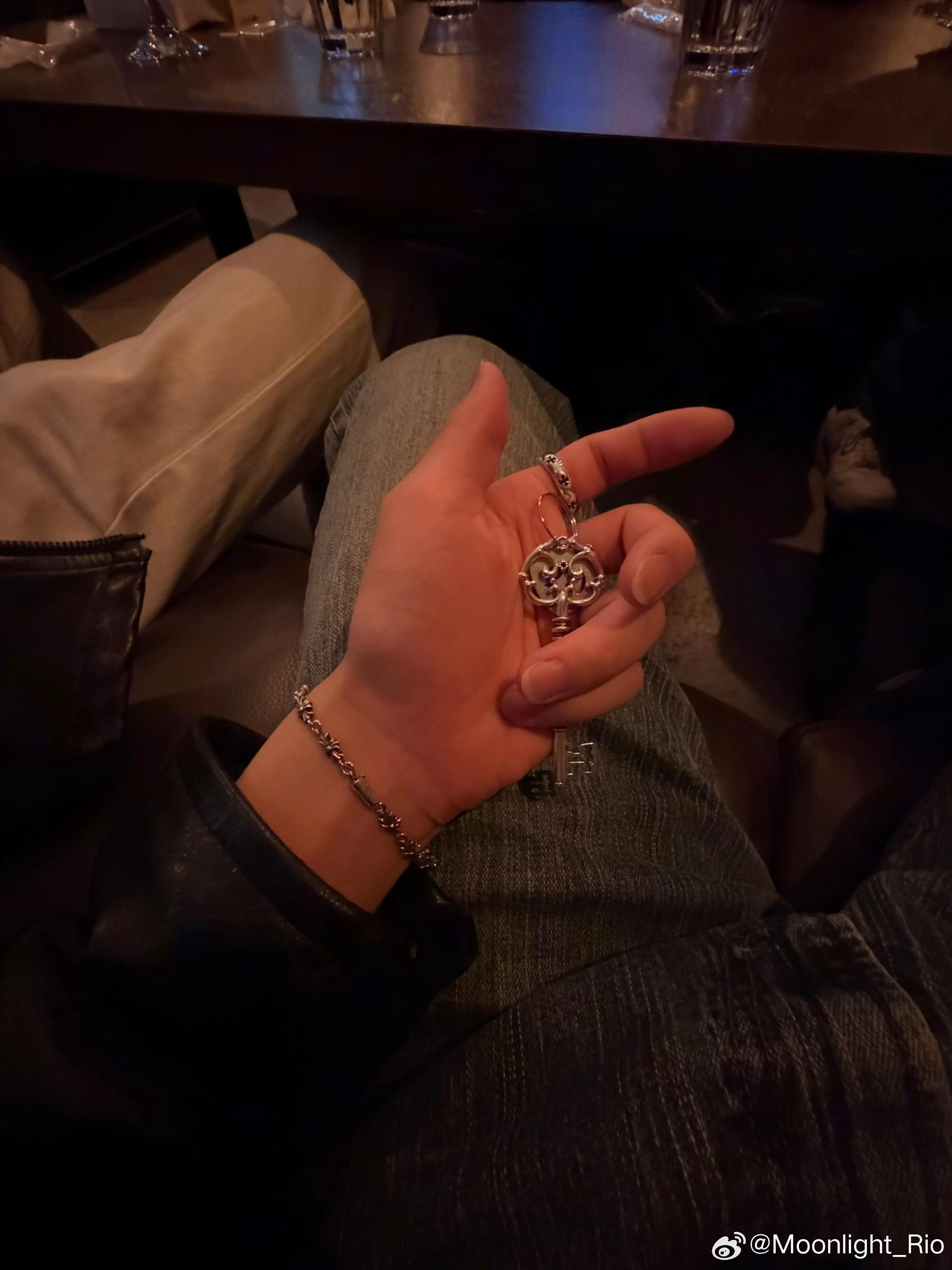 篠塚大登在TikTok放比IG多两张图，这里就有露齿笑啊哈哈😁