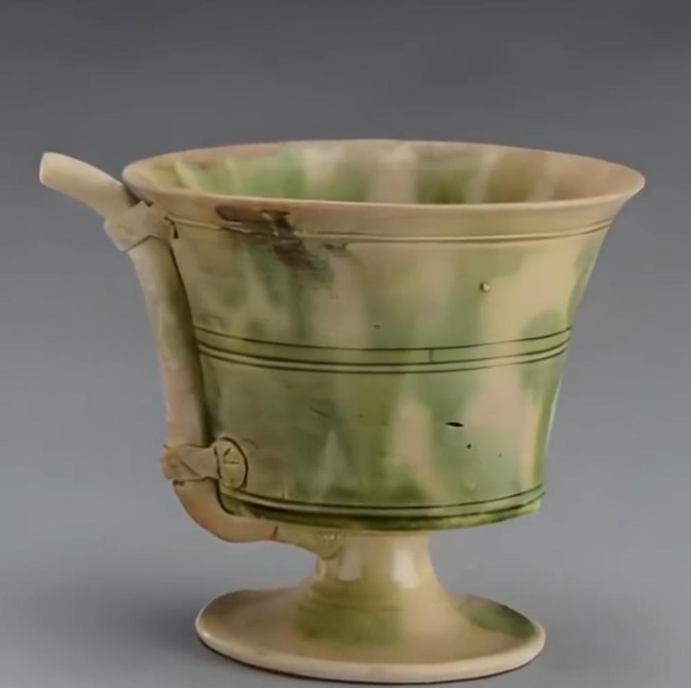 1000年前的古画，竟然看到一个小孩在用“吸管杯”，网友：不稀奇，唐代就有！