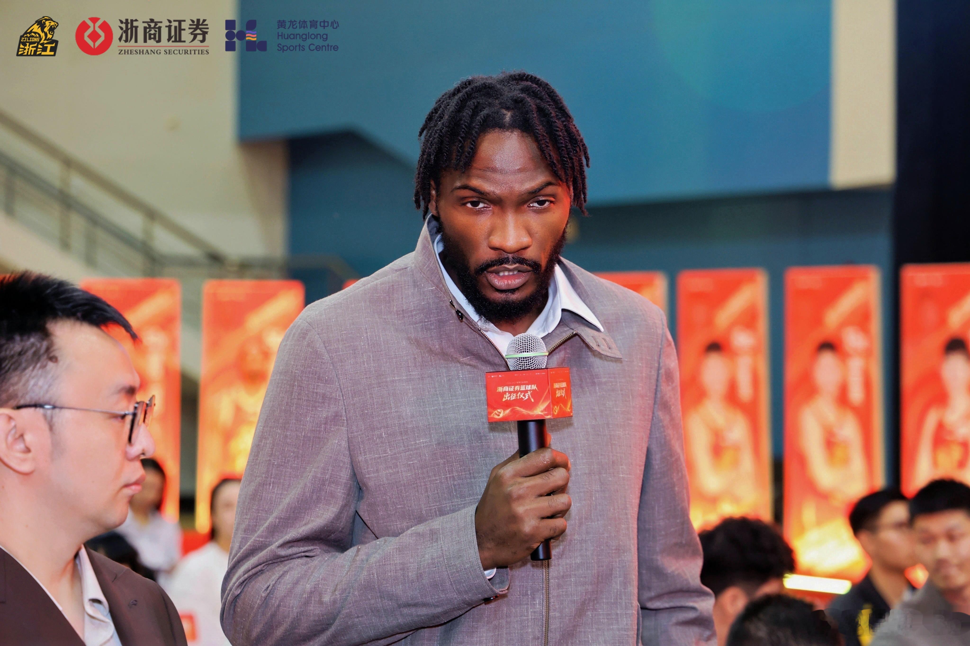 雄狮领杭，浙证辉煌！广厦男篮全新启杭！本赛季，浙商证券男篮阵容进一步年轻化，0