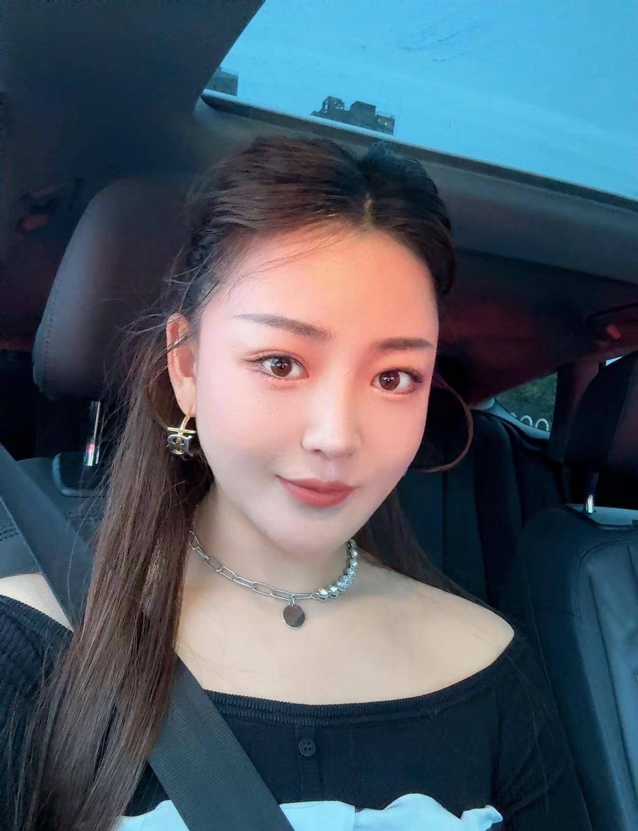 别吃了闺蜜下个月都得30°度了不装了美爆了管住嘴