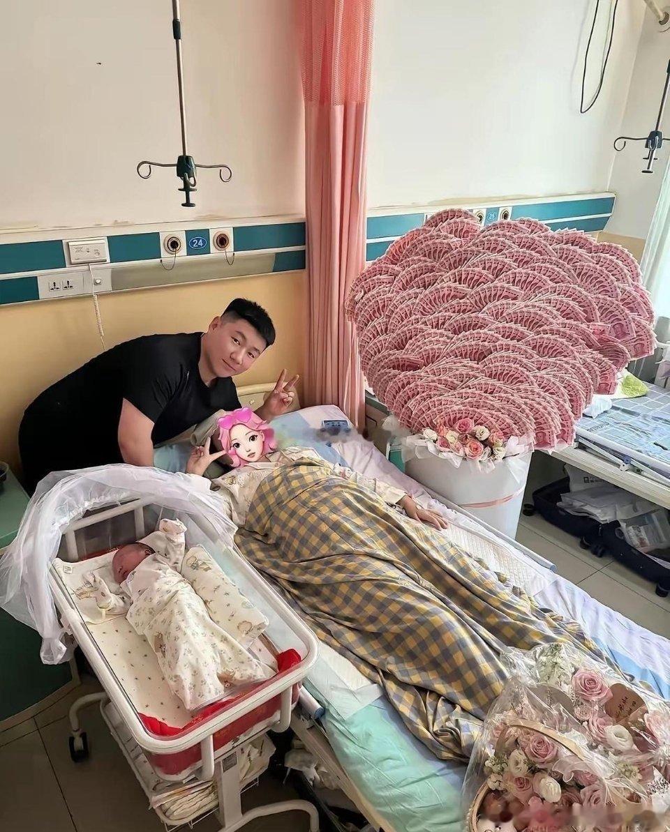 哥们儿条件也不差，为啥不住个VIP单间​​​