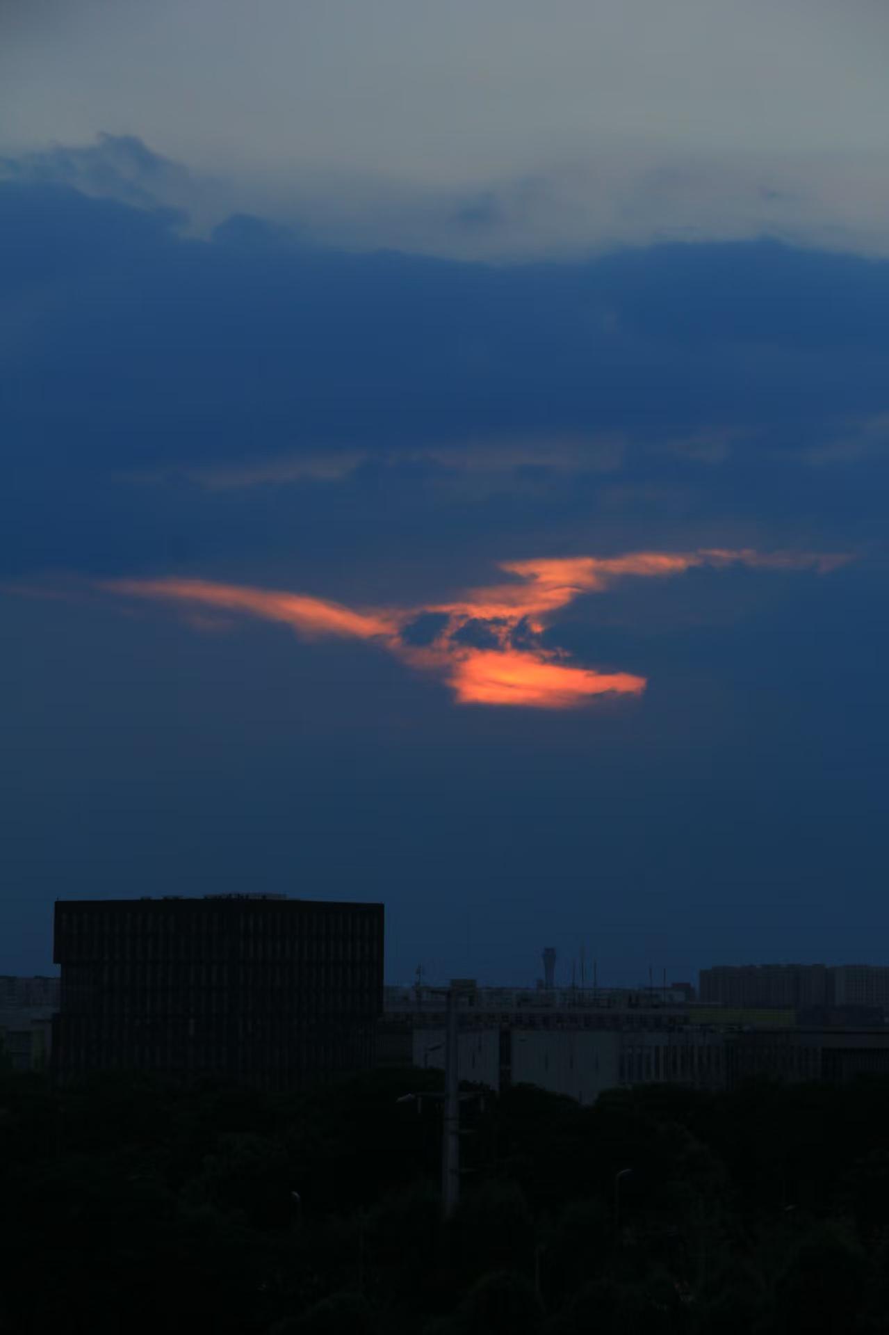 治愈系天空瞬间被晚霞治愈的一天舜间捕捉天空的美沉溺天空的美去看可以治愈一