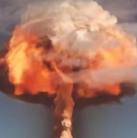 一旦中国动用“核武器”对日本本土实施打击，那么等着中国的，恐怕不会只是军事层面的