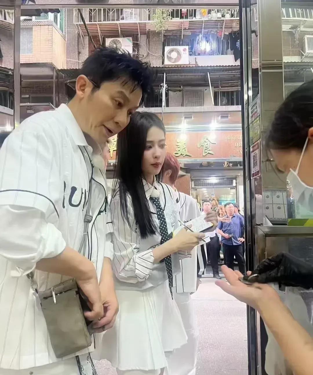 电视上看着一般般，真人巨漂亮，
