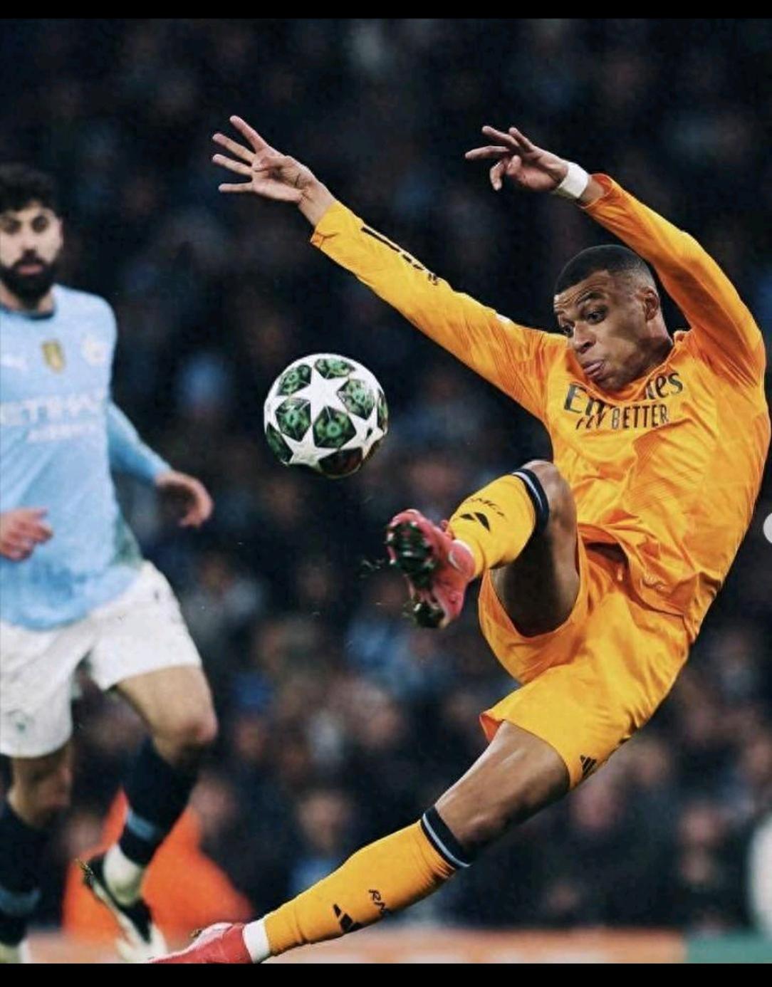 虽然2026年还没到来，看起来姆巴佩2026年的欧洲金球奖又是陪跑员了。虽然巴