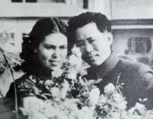 1939年秋天，去苏联学习的刘亚楼，从战友口中得知，自己在延安的妻子凌漪竟然和一