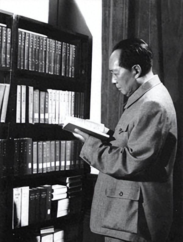 58年广西省会之争，韦国清提议定柳州，主席：那首都应该定兰州？韦国清上将，那是