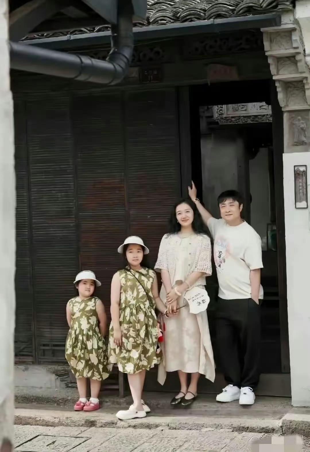 闺女都像爸？爹的基因稳得不像话？还是丑基因更强大？乔杉妻子莫丹五官清秀气