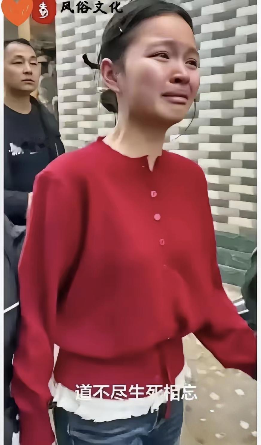 起初我以为是妈祖要换人，后来以为是小乩童不愿出来，万万没料到的是，原来是有乡绅富