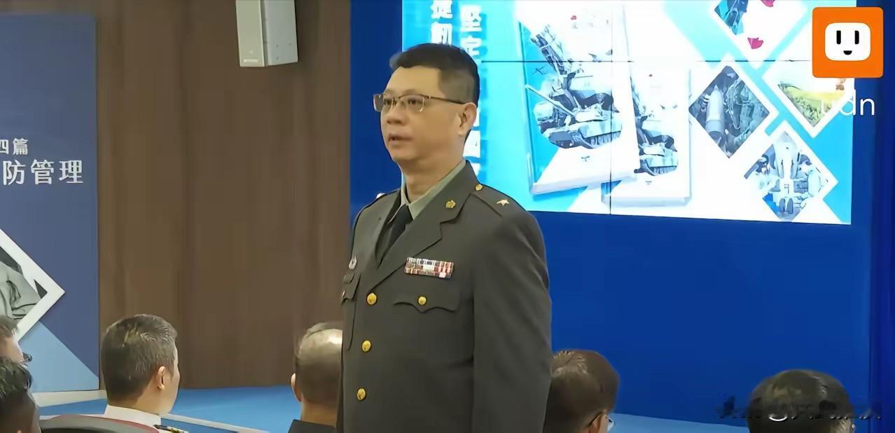 今天岛内发布所谓的“国防报告书”，竟然当场被在记者问，为什么大陆报告书中没有针对