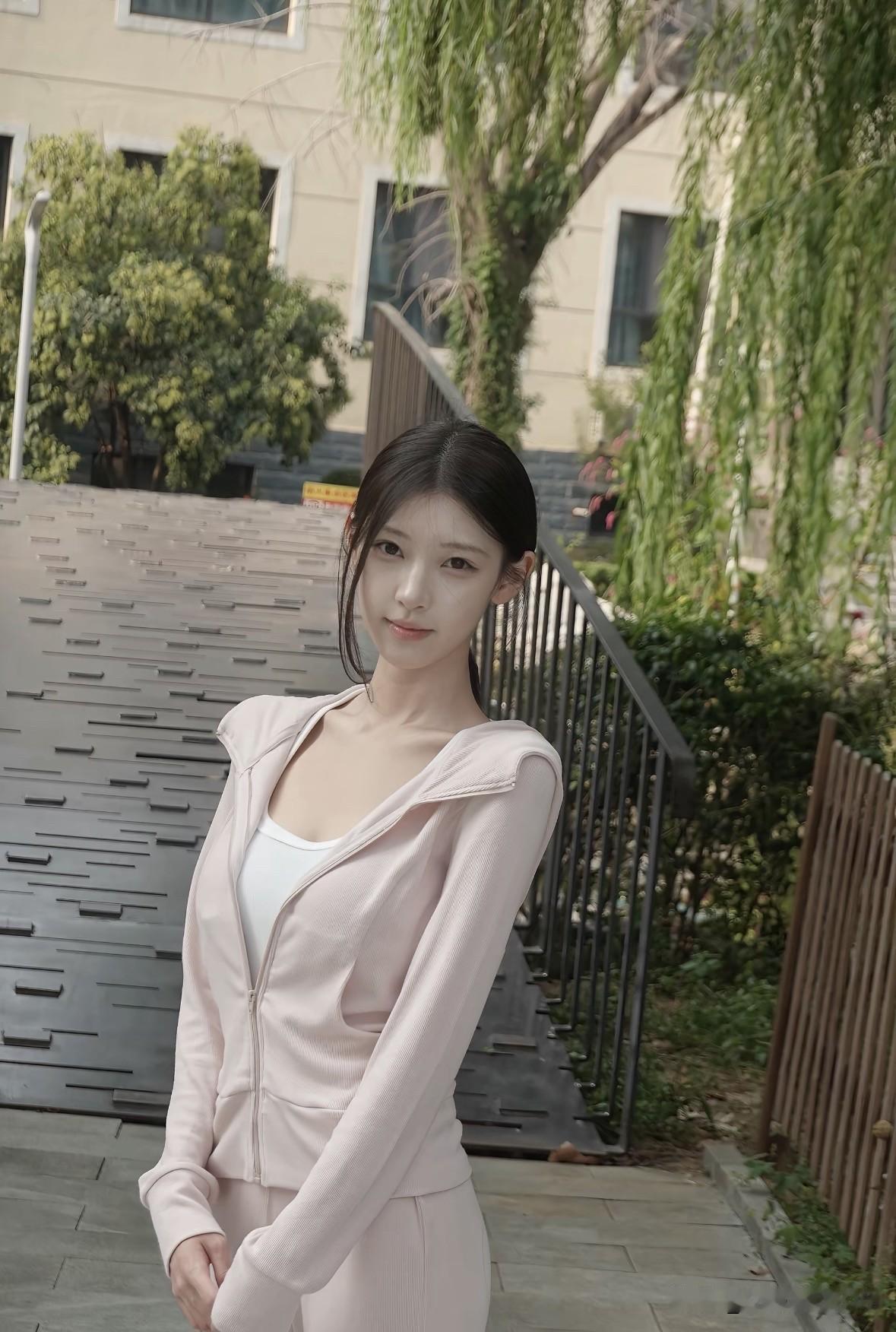 女生怎么穿搭会看上去很优雅