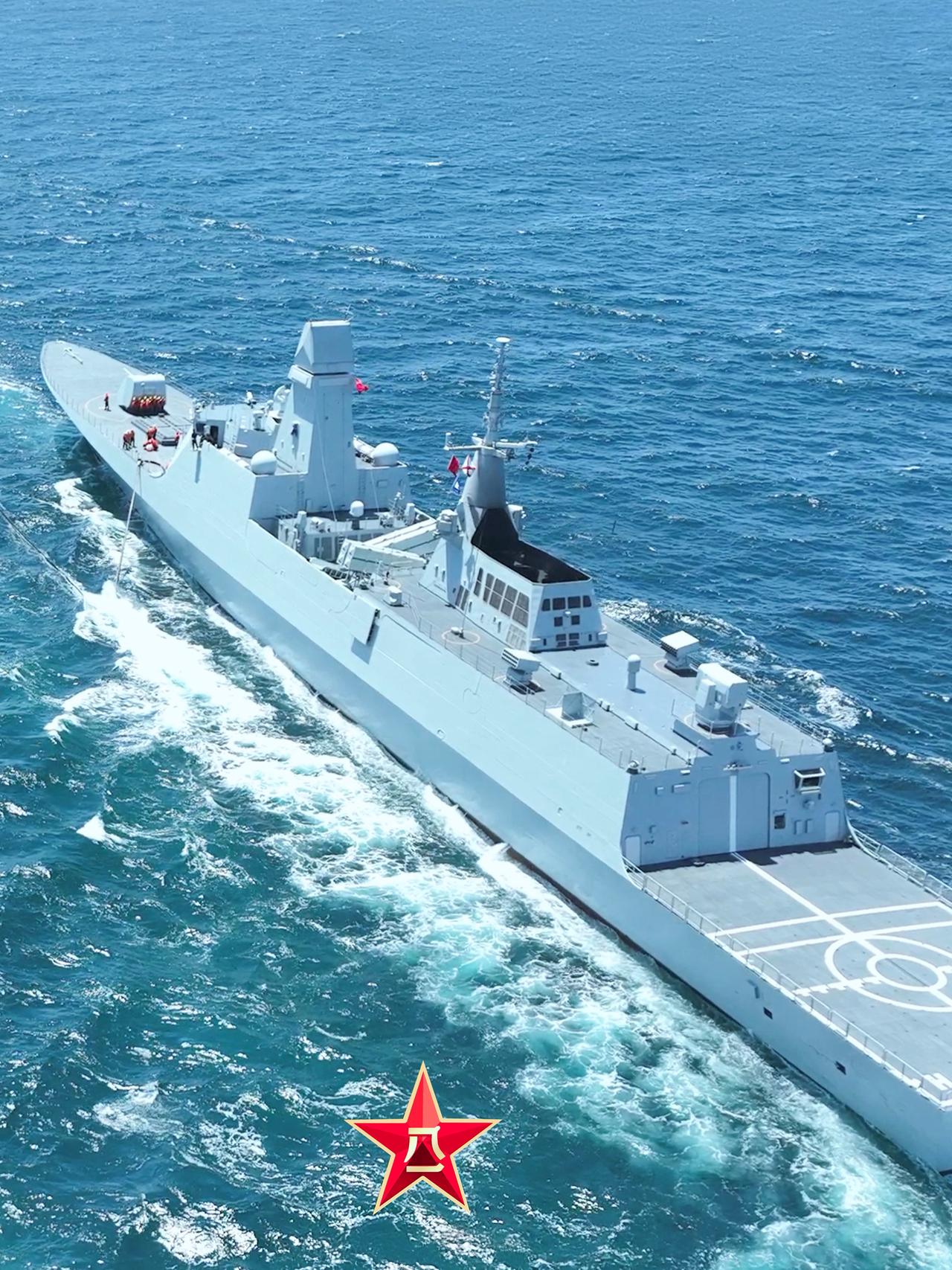 海军已经服役的054B导弹护卫舰。在人民海军装备发展史上，一艘军舰的先进与否，造