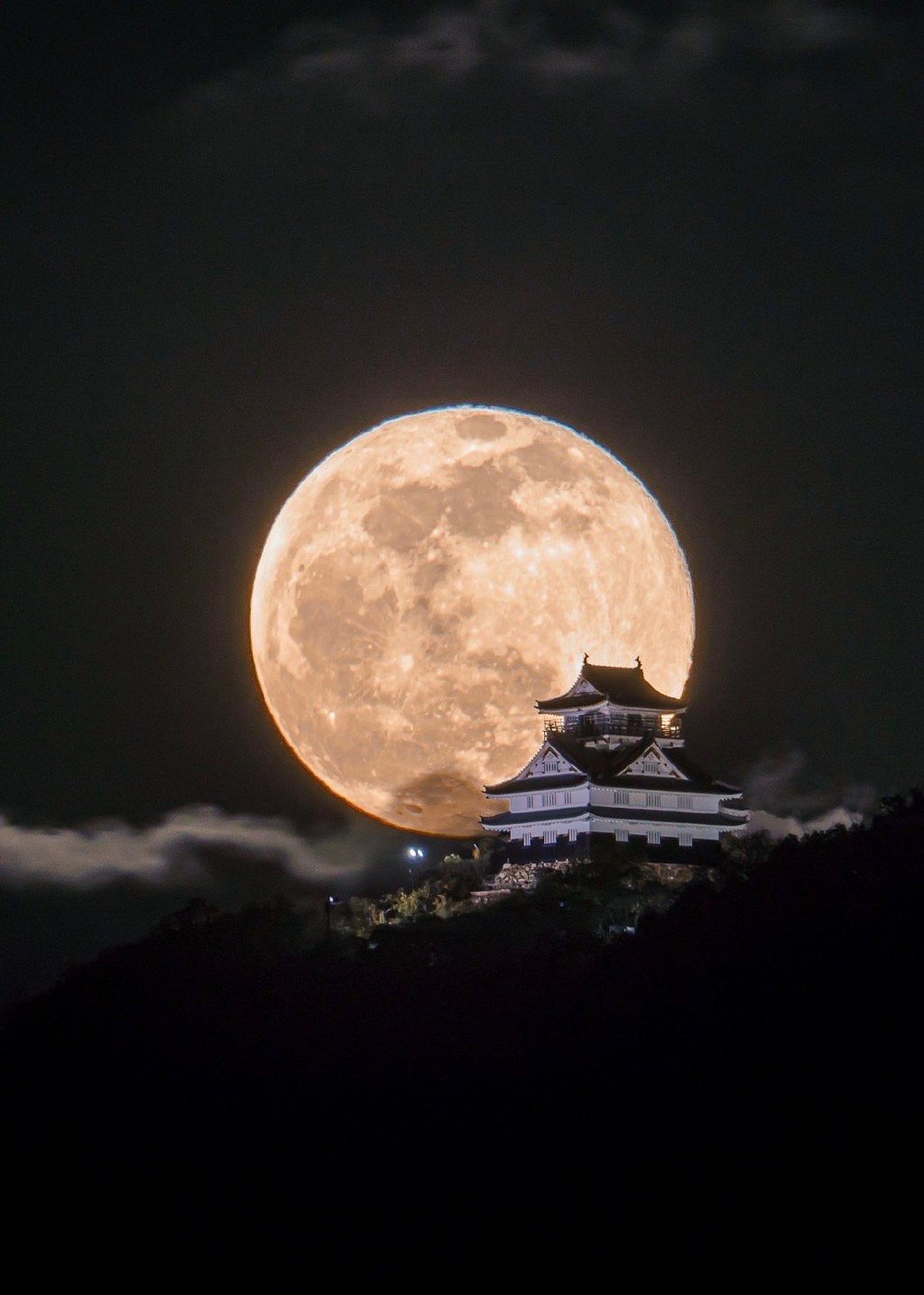 绘画参考日推摄影师Hisa拍摄的岛国风景，传统与现代碰撞，好像多个时空并存​​​
