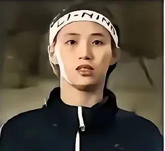 原来大家都误会了李宁伯伯是爱婵宝的看了陈芋汐新广告就知道了婵宝确实不适合