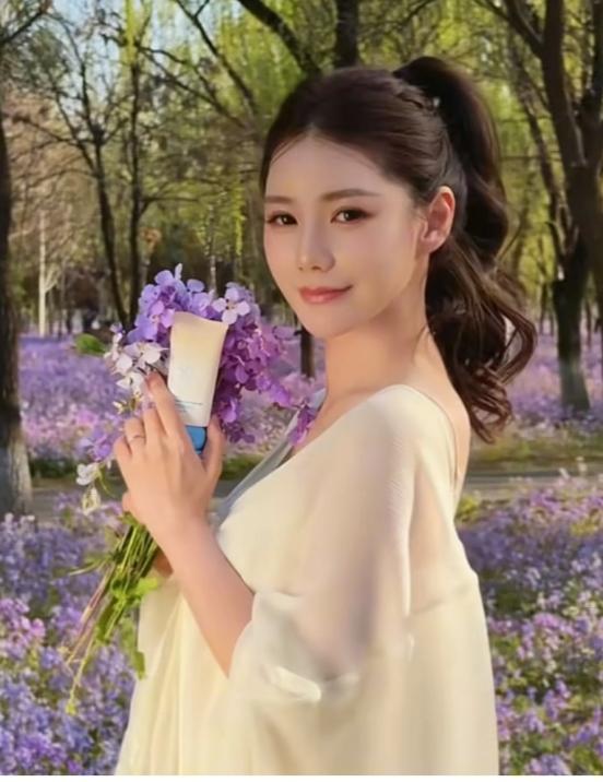 谁有马筱梅的联系方式？想跟他说几句话。刚生完宝宝，最好不要哭。老辈人常说"不