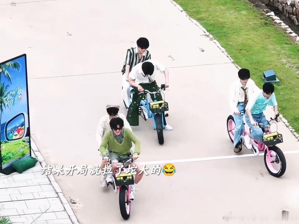 努力全程在线却稳居末尾，心酸氛围感直接拉满朱志鑫张极骑行三千米治好了嘴硬朱志鑫张