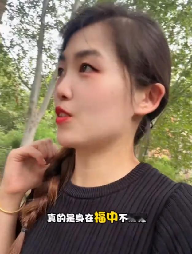 我哥离婚前，前嫂子嫌他赚得少，月薪一万二，不够花。离婚后，我哥还是月薪一万二，