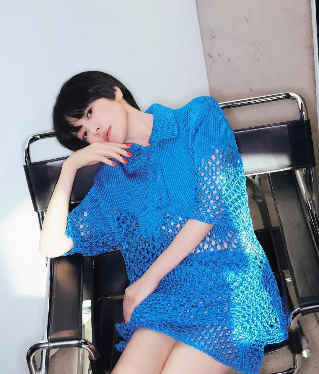 宋慧乔剪的不是头发，是钞票。你看她的耳下三公分短发，看那身还没公开发售的F