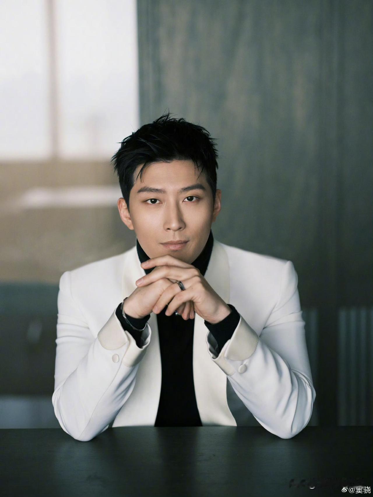 今天我真的心痛窦骁向太说他婚变我不气他为了真爱花光积蓄我也不生气直到看到他