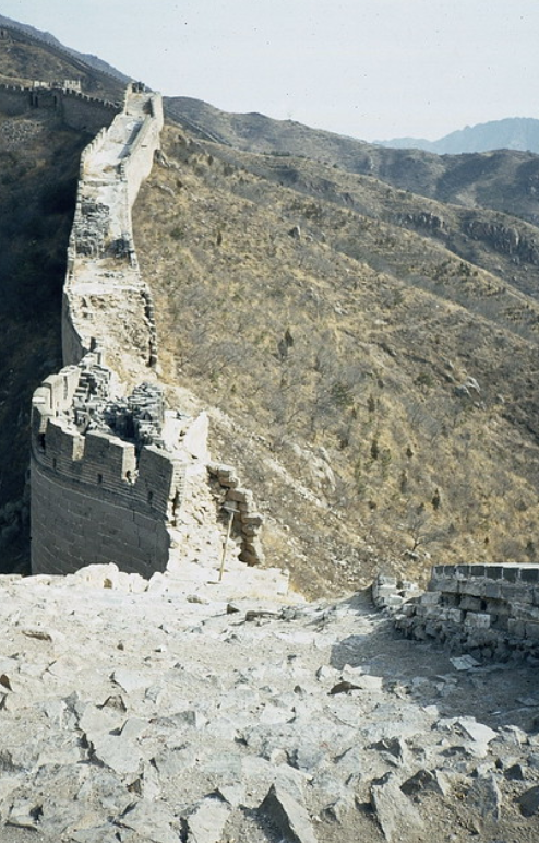 1983年，北京八达岭长城，还有地方没修复。