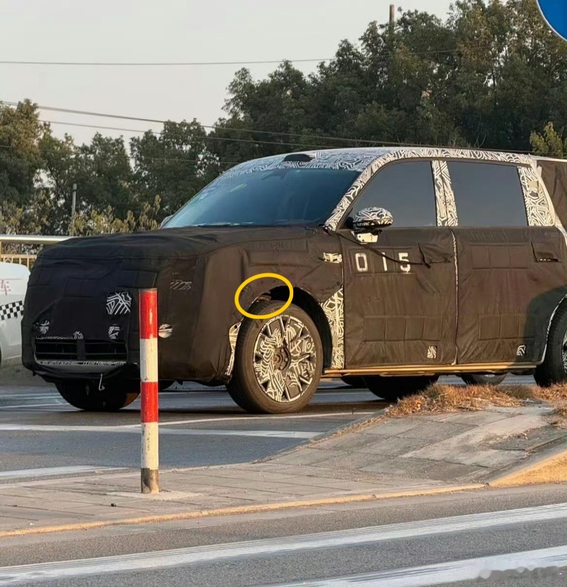 前悬架没看明白，怎么像麦弗逊？但肯定不是麦弗逊