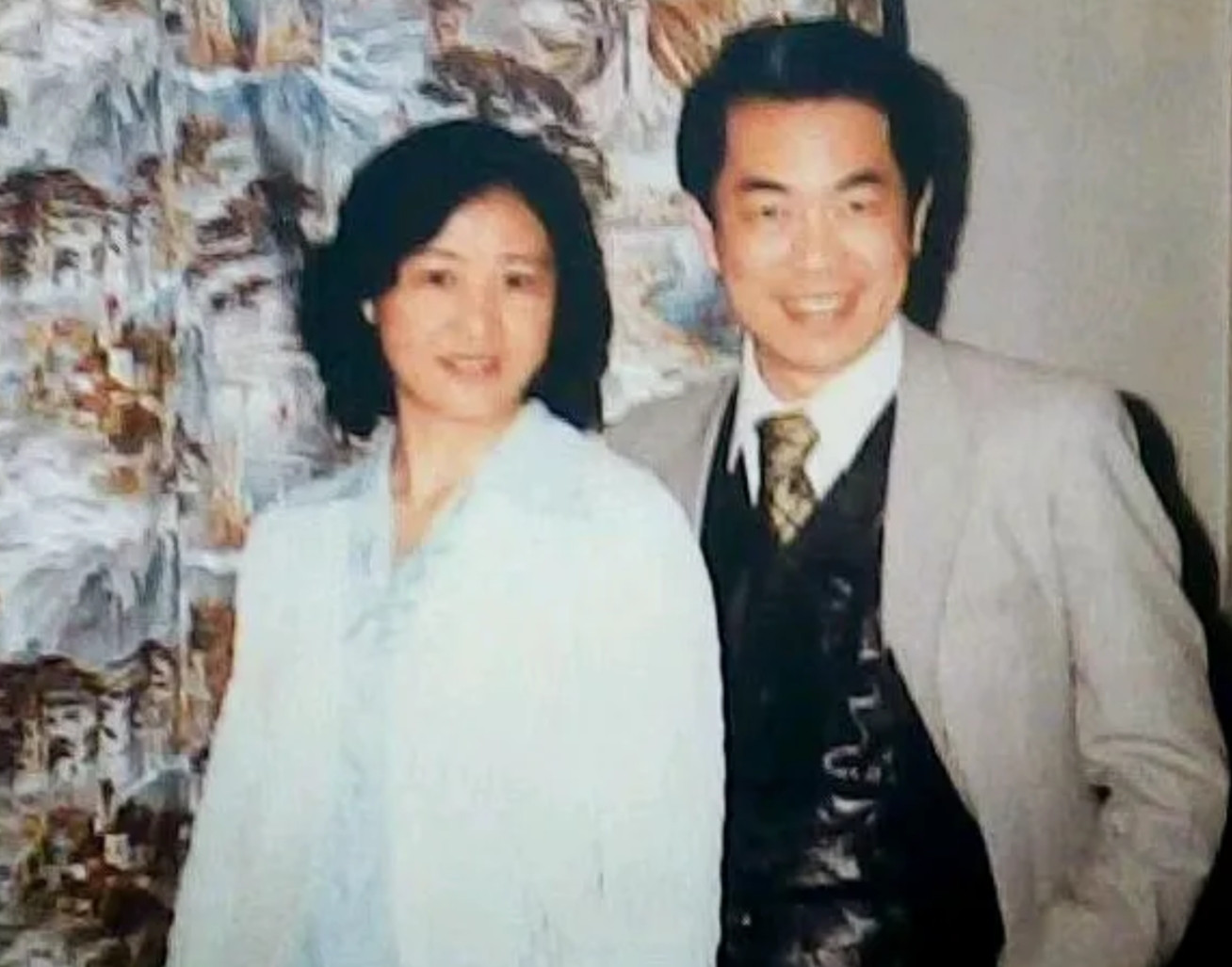 查了一下，原来范画家与第三任妻子的爱情故事就相当“惊天地、泣鬼神”，都说“朋友妻
