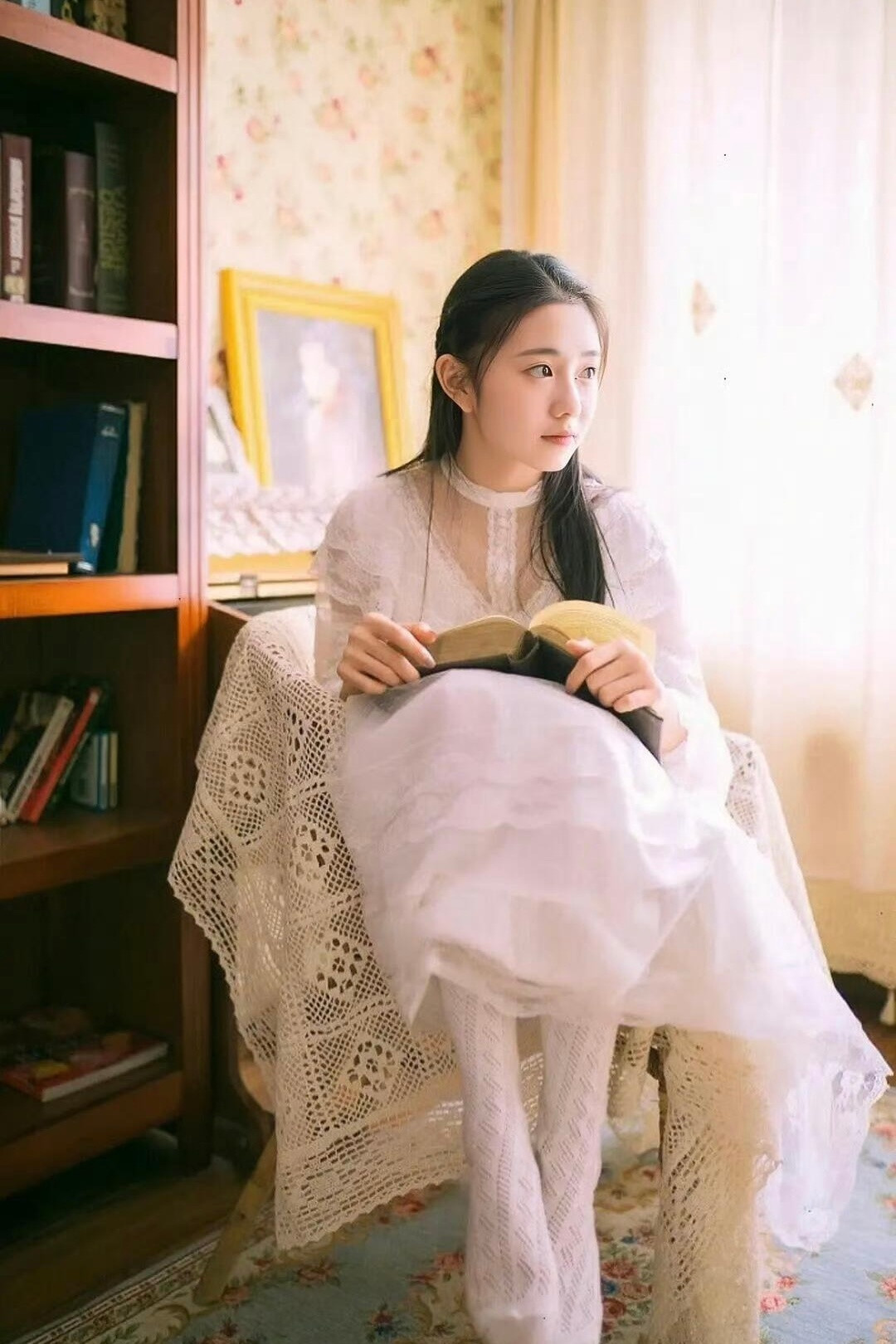 刘浩存18岁时拍的少女写真，比同龄人要幼态很多。