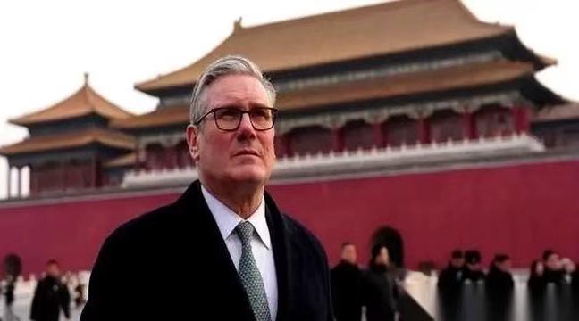 英国人自己家的媒体，天空新闻，最近捅破了一层窗户纸。记者直白地写道：在中国人眼