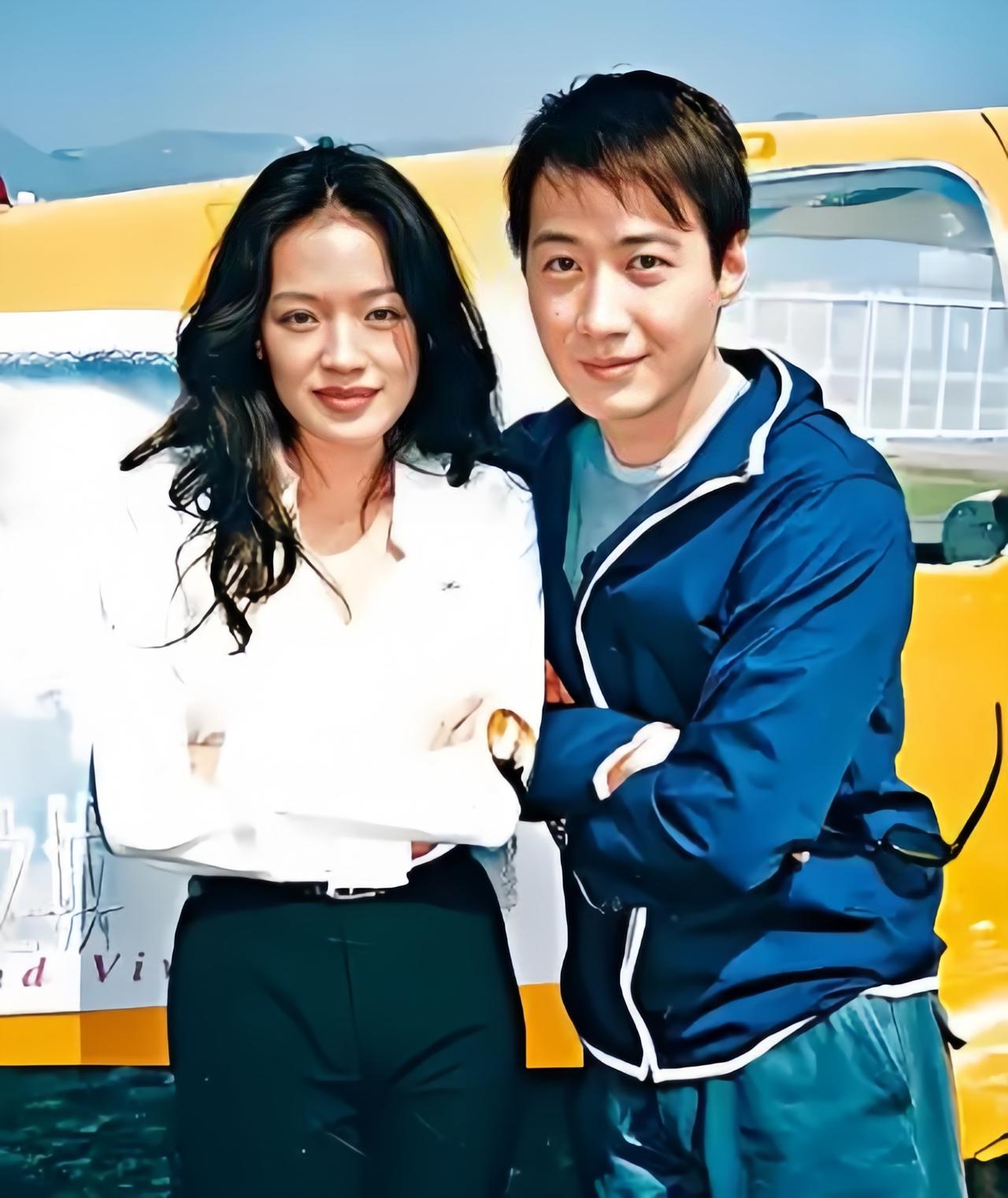 黎明早期与三大美人合影，舒淇、李嘉欣、周慧敏，她们的美，都很鲜明，有着不同风格的